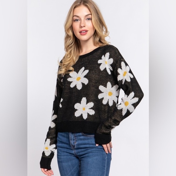 Women’s Black Dark Floral Sweater Jacquard Light Cropped Crewneck S, M, L NWT - Picture 4 of 4